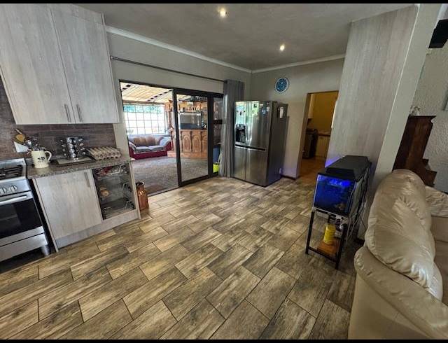 4 BEDROOM HOUSE FOR SALE IN ESTHER PARK